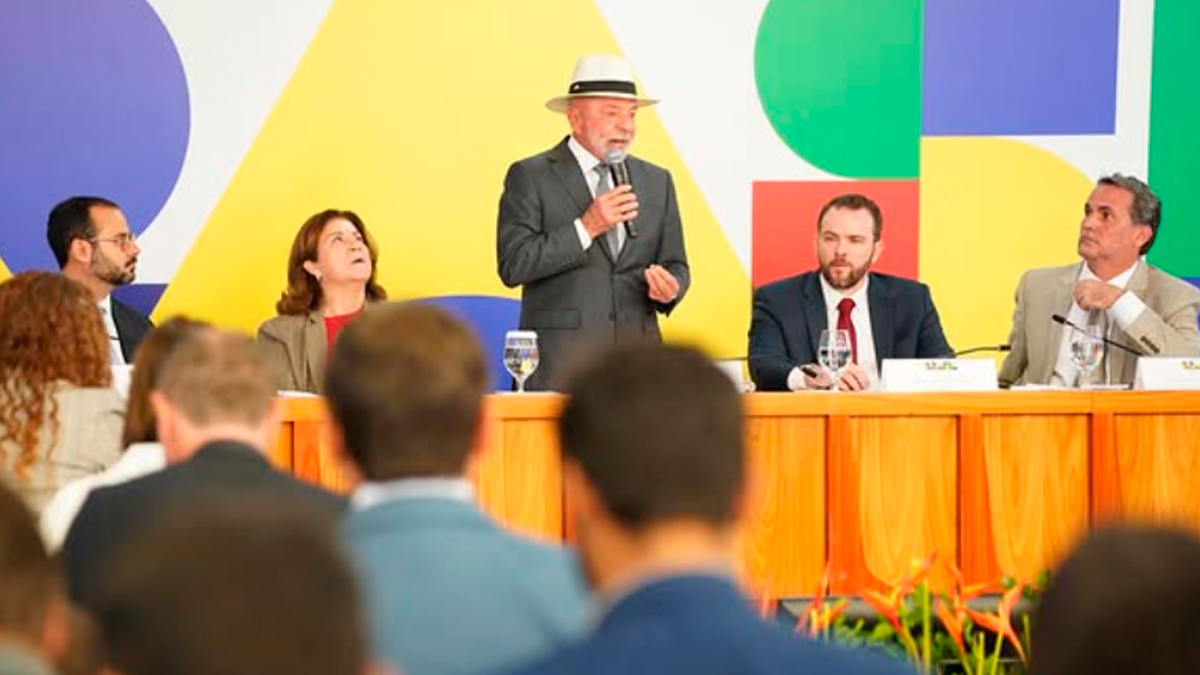 Um registro que simboliza diálogo, desenvolvimento e compromisso com o futuro da indústria brasileira. 